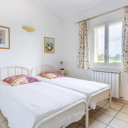 Les Vignes - Mbe100 By Interhome Holiday home Menerbes