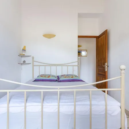 Holiday home Les Vignes - Mbe100 By Interhome *